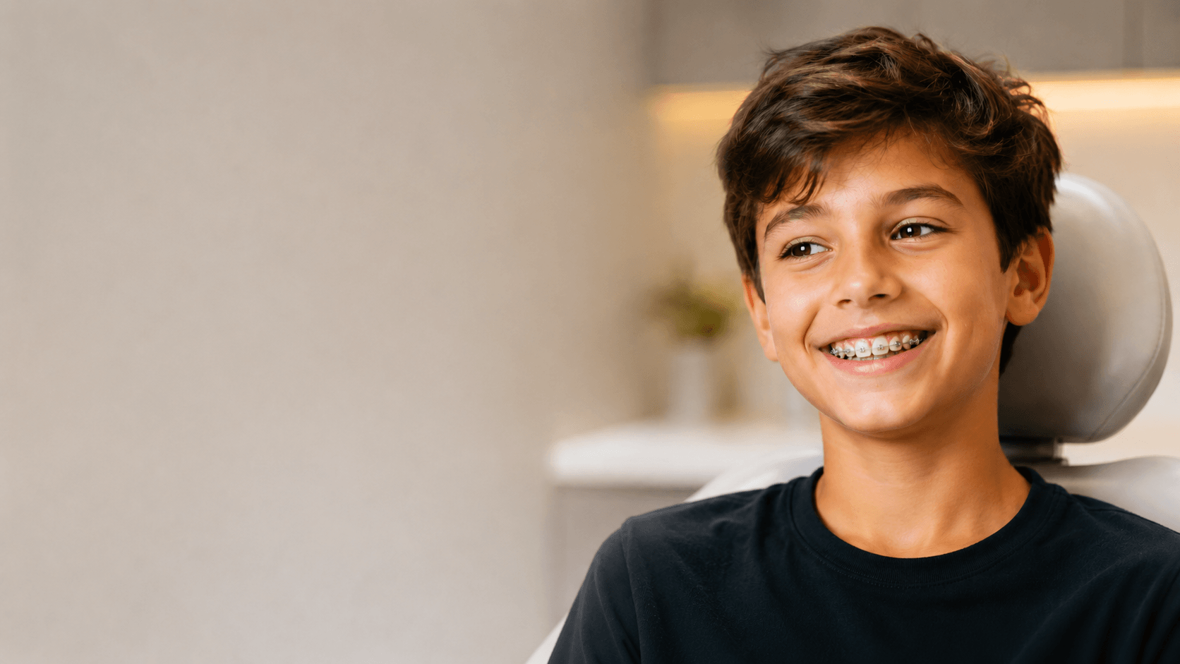 Kieferorthopädische Untersuchung mit Keramikbrackets